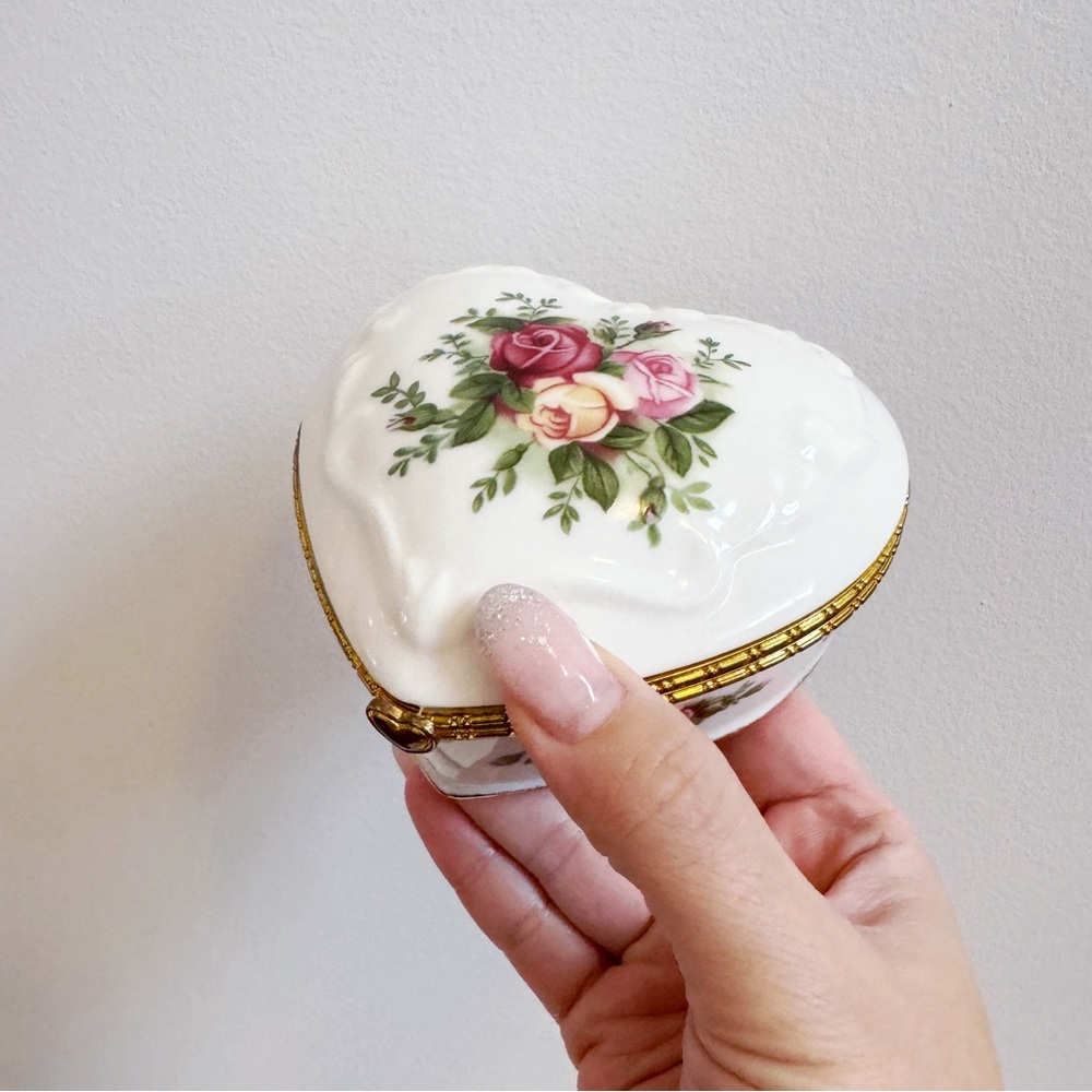 Royal Albert Old Country Roses Bone China Heart Musical Jewelry Box